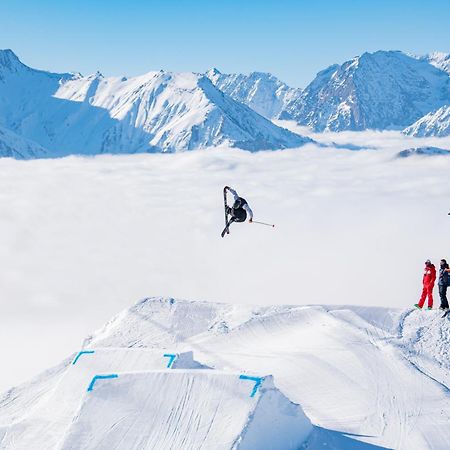 Chalet Alpe D'Huez 1850-Sea And Mountain Pleasure Avec 2 Appartements- 1 Appartement 3 Chambres 8 Couchages - 3 Salles D'Eau Et 1 Appartement 5 Chambres 12 Couchages 5 Salles D'Eau - Jacuzzi Et Sauna -Pieds Des Pistes Et Centre מראה חיצוני תמונה